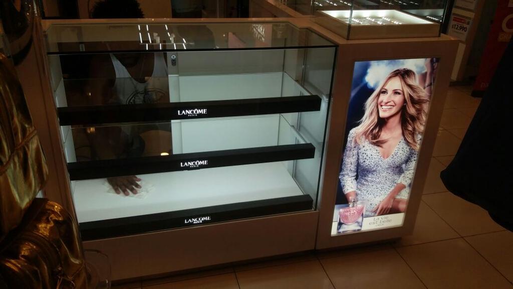 Muebles corporativos proyecto Loreal SMAR Chile