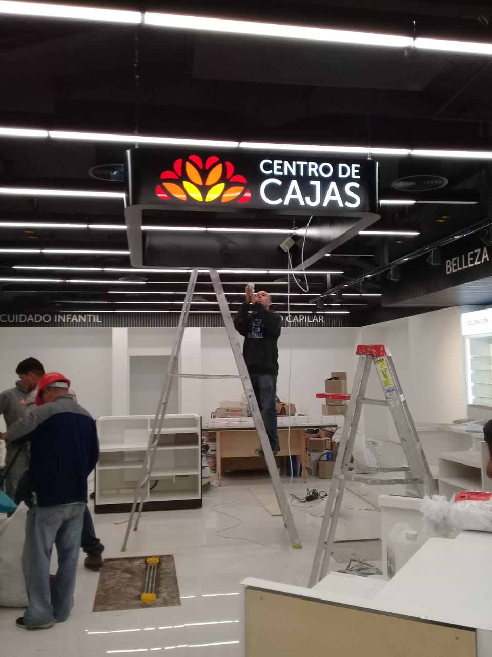 Muebles corporativos proyecto Preunic SMAR Chile